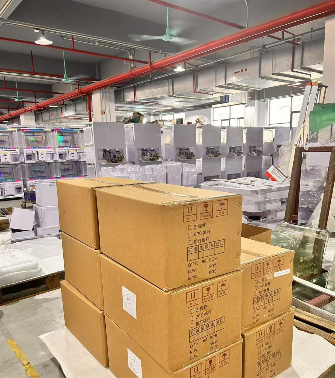按型號與顏色分裝完成待出貨的搖桿紙箱