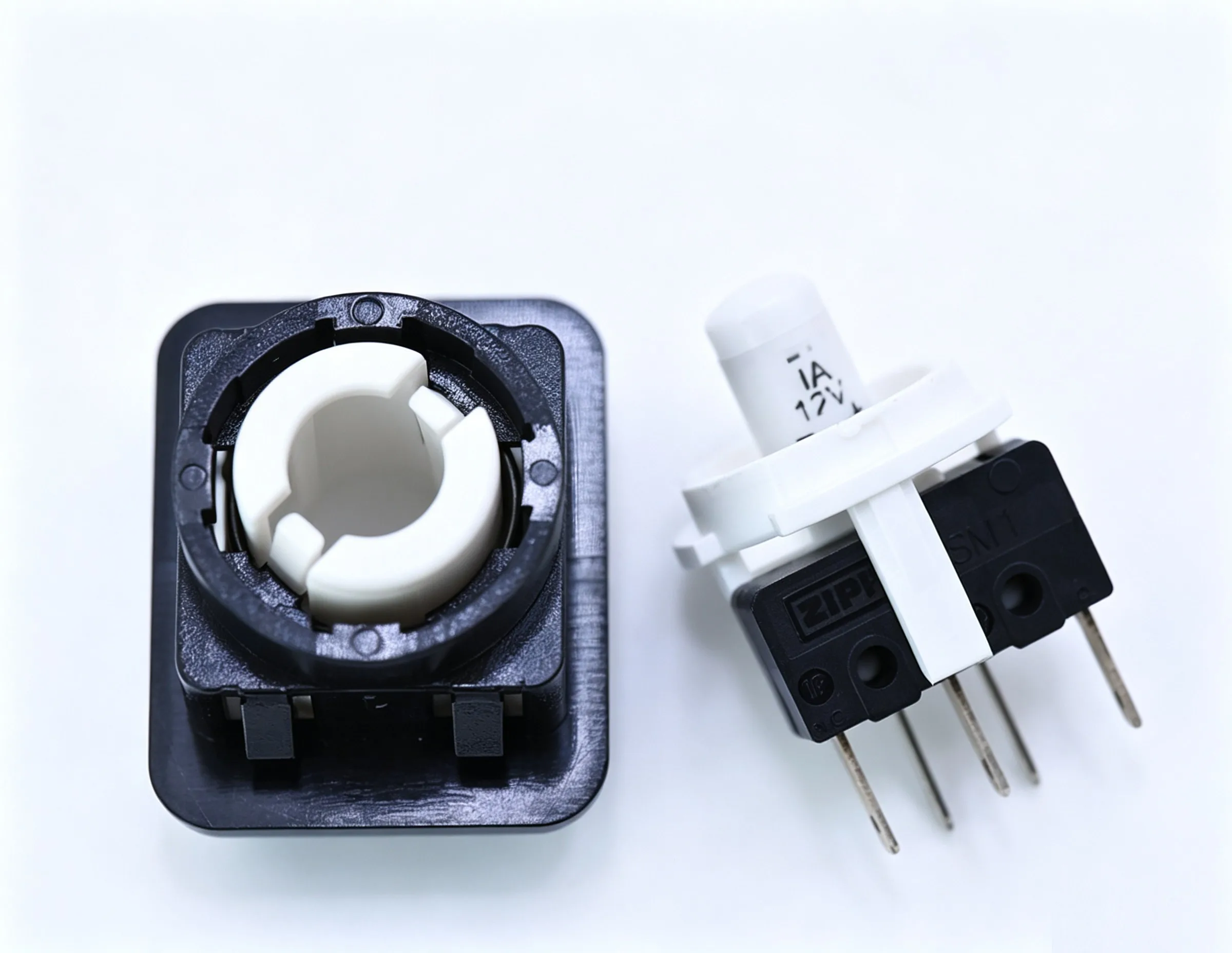 VLT-CL-D 22.5x32.5mm Кнопка с подсветкой – прямоугольная - Запчасть для игрового автомата CGMAD